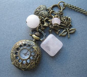 Часы - Часы кулон с розовым кварцем Розовые розы (украшения с камнями).