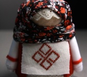 Народные куклы - Крупеничка с символом Даждьбога