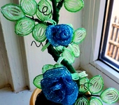 Элементы интерьера - роза синяя в горшке