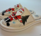 Обувь ручной работы - Домашние тапки из натуральной кожи с авторским рисунком Дед Мороза