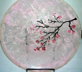 Оригинальные подарки - декоративная тарелка "Ветка сакуры"