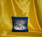 Подушки, одеяла, покрывала - Декоративная подушка с лошадью