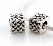 Комплекты украшений - "Кубик плетение" Шарм-бусина выполнена в стиле "Pandora".