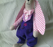 Куклы Тильды - Интерьерная текстильная игрушка Кролик-модник с часами